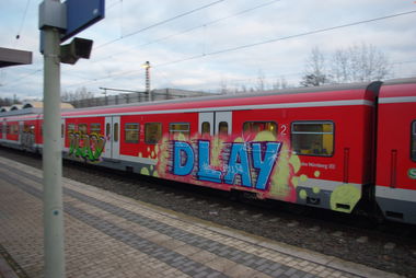 Graffiti Train in Nürnberg - Photo by spotterotter - dlay, crew, nürnberg