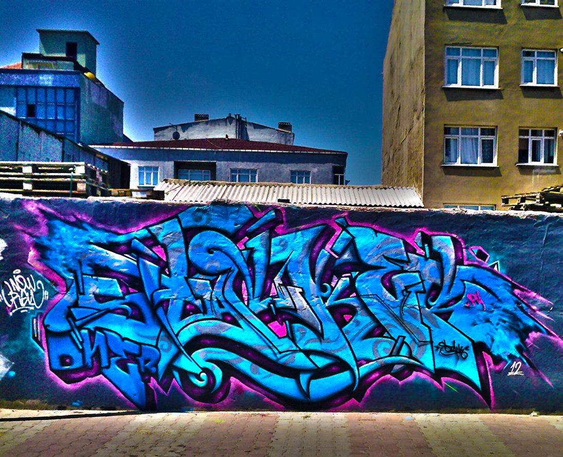 Graffiti Wall in Turkey - Photo by stalkeroner (2012)