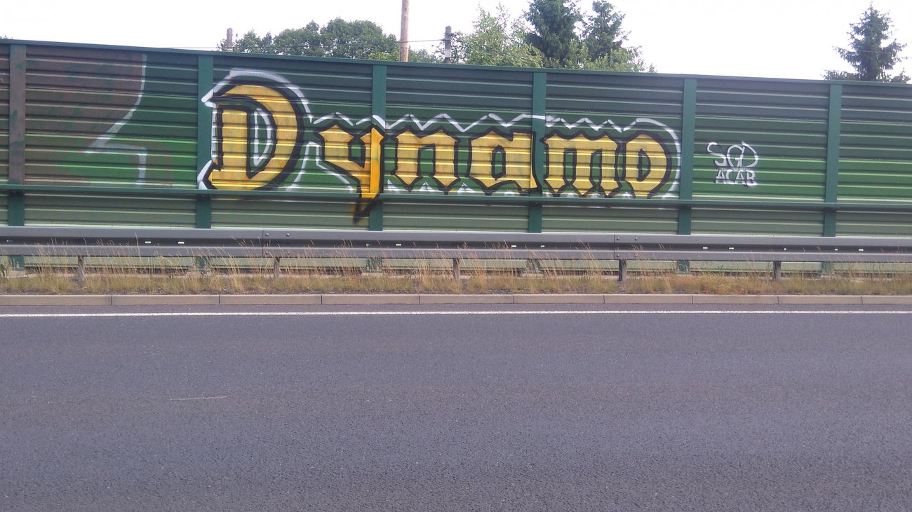 Graffiti Wall - Photo by starakurwa - Dynamo