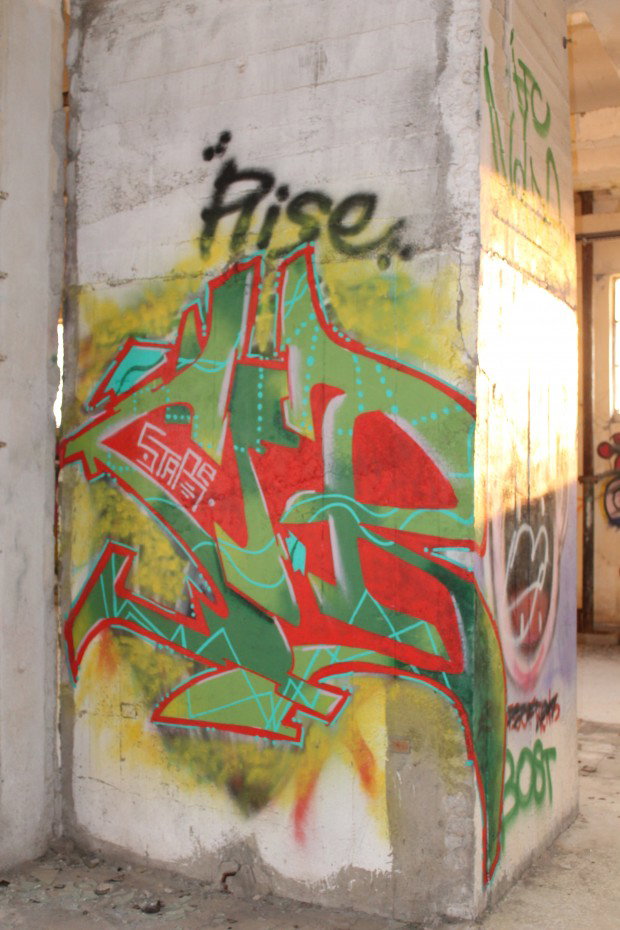 Graffiti Wall - Photo by stare