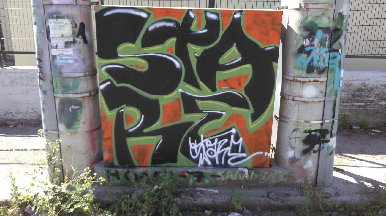 Graffiti Bombing in καλαμάτα - Photo by stare (2016)