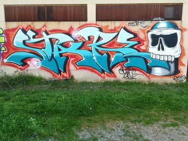 Graffiti Wall in καλαμάτα - Photo by stare - StareSpaySkull (2018)