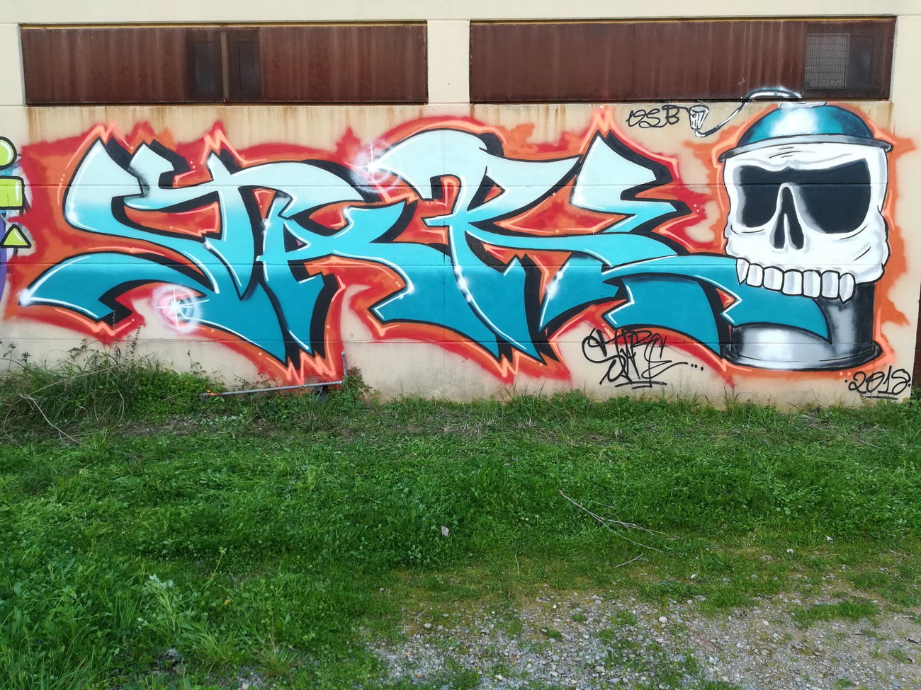 Graffiti Wall in καλαμάτα - Photo by stare - StareSpaySkull (2018)