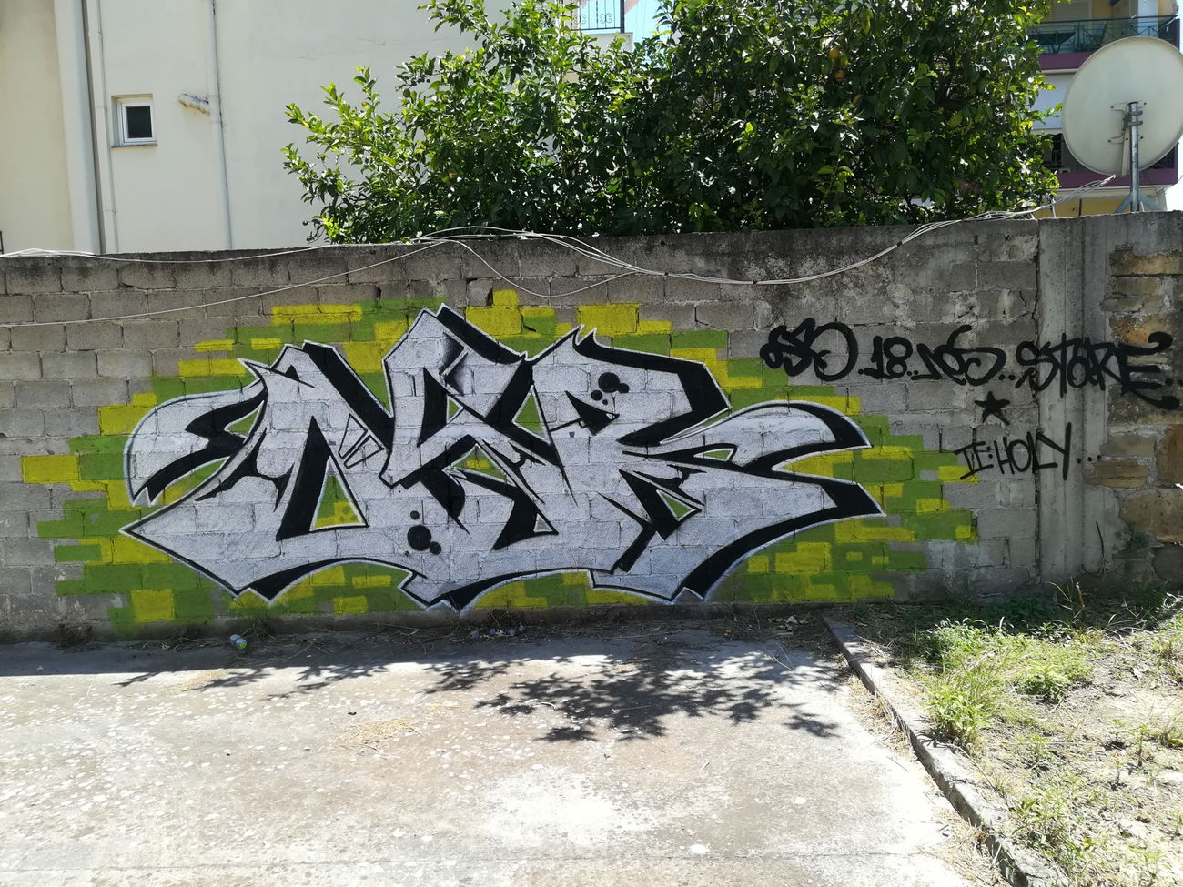 Graffiti Bombing in καλαμάτα - Photo by stare (2018)