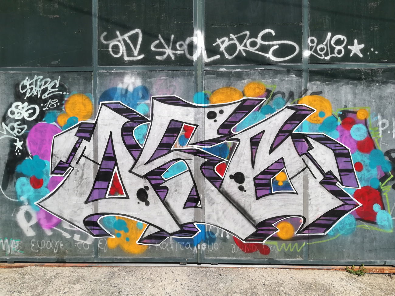 Graffiti Bombing in καλαμάτα - Photo by stare - Old, Skool, Bros (2018)
