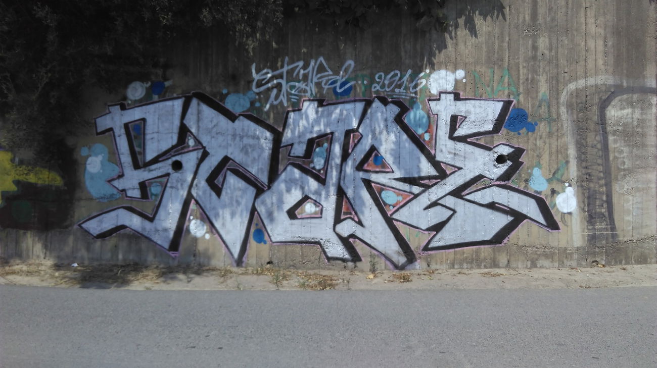 Graffiti Bombing in καλαμάτα - Photo by stare (2016)