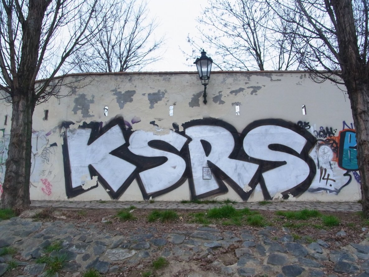 Graffiti Bombing - Photo by staubsauger - KSRS, Prag