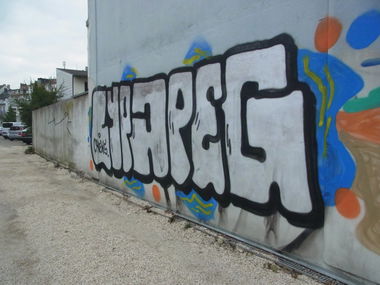 Graffiti Bombing - Photo by staubsauger - LYPJPEG, LYP, JPEG