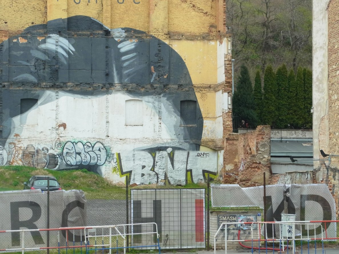 Graffiti Bombing - Photo by staubsauger - BNT, Prag
