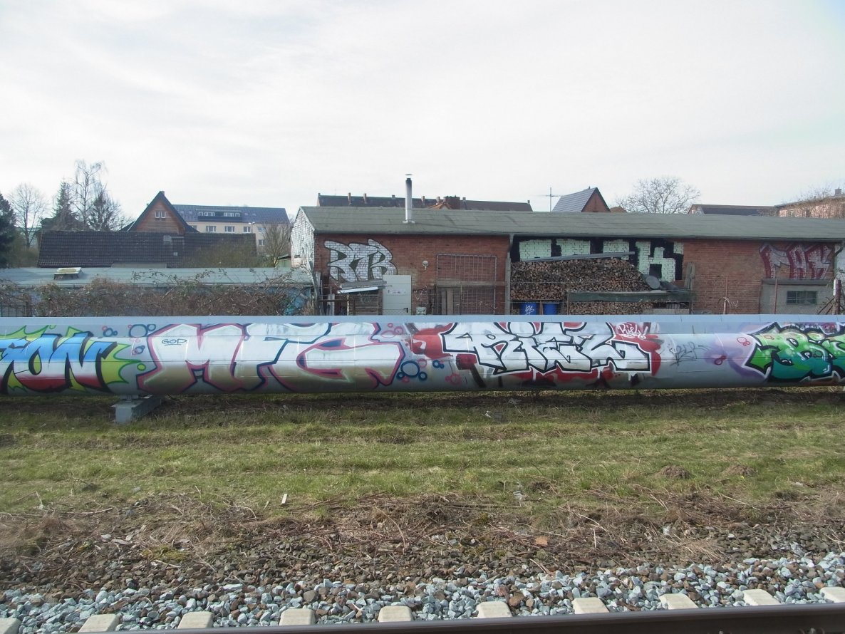 Graffiti Bombing - Photo by staubsauger - MFG, Riel, Rostock