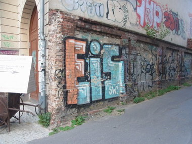 Graffiti Bombing - Photo by staubsauger - Eis