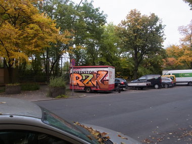 Graffiti Bombing - Photo by staubsauger - Rzk