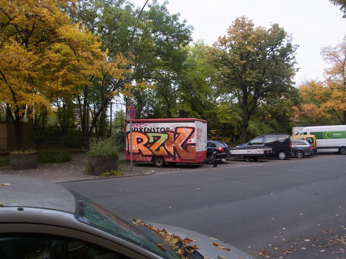 Graffiti Bombing - Photo by staubsauger - Rzk