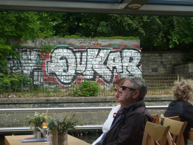 Graffiti Bombing - Photo by staubsauger - Quk, Kar