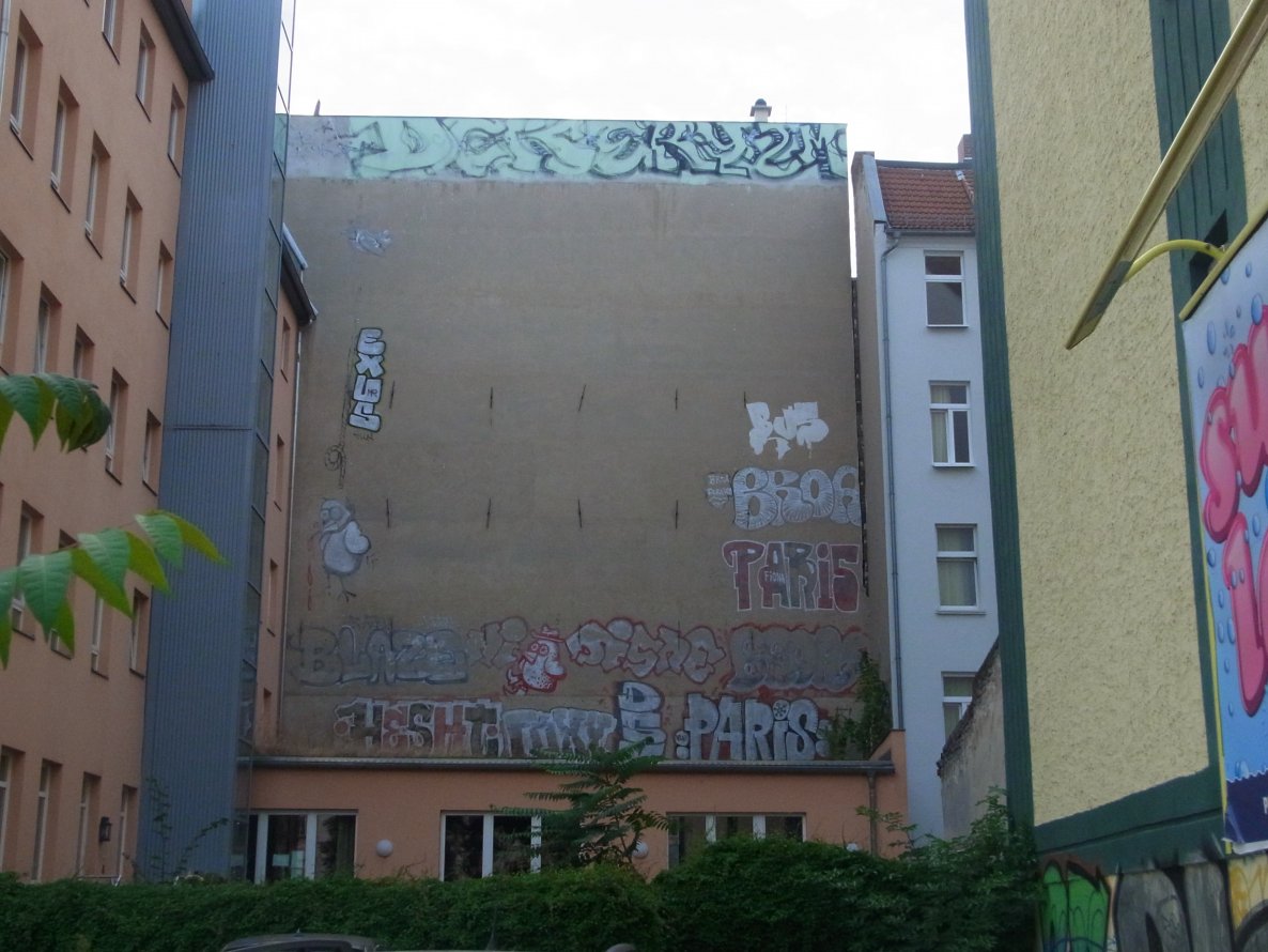 Graffiti Bombing - Photo by staubsauger - Paris, Hesht, Blaze