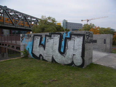 Graffiti Bombing - Photo by staubsauger - Wu, Berlin