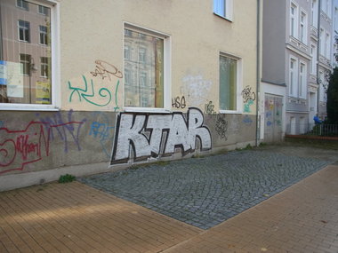 Graffiti Bombing - Photo by staubsauger - Ktar, Rostock