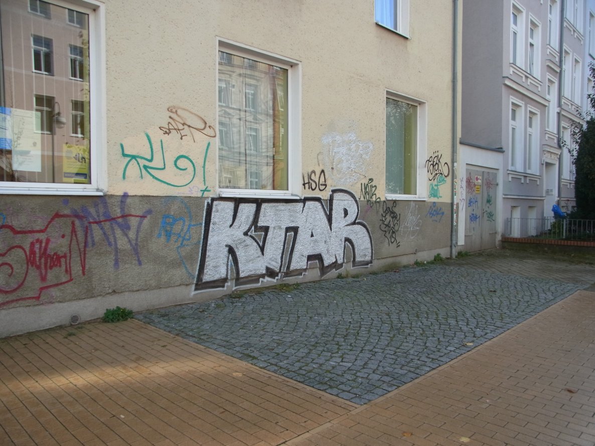 Graffiti Bombing - Photo by staubsauger - Ktar, Rostock