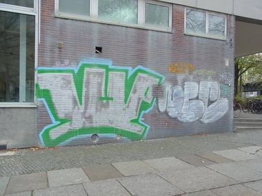 Graffiti Bombing - Photo by staubsauger - 1up, oneup, nbc