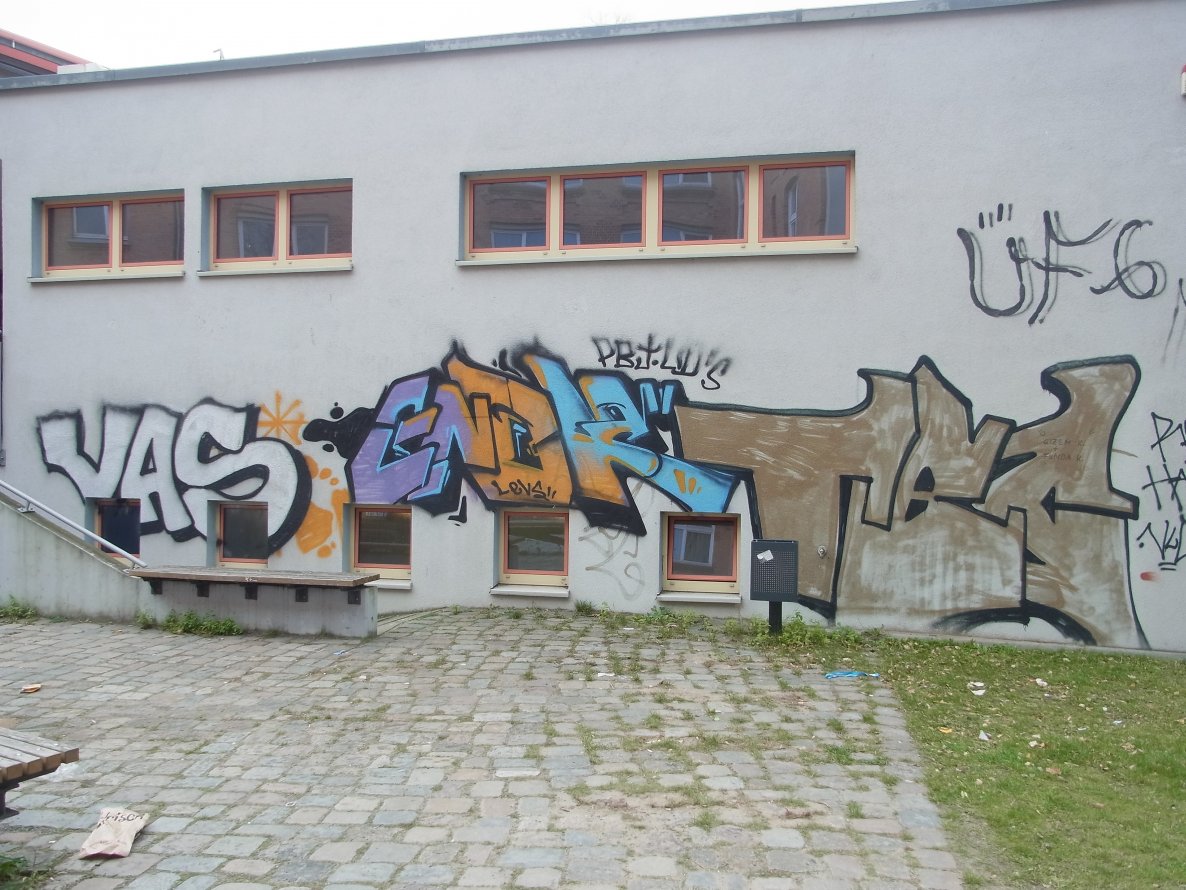 Graffiti Bombing - Photo by staubsauger - Vas, Enok, Tbc