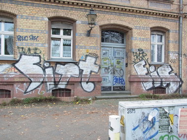 Graffiti Bombing - Photo by staubsauger - Sitt, Eis, Berlin