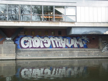 Graffiti Bombing - Photo by staubsauger - Berlin