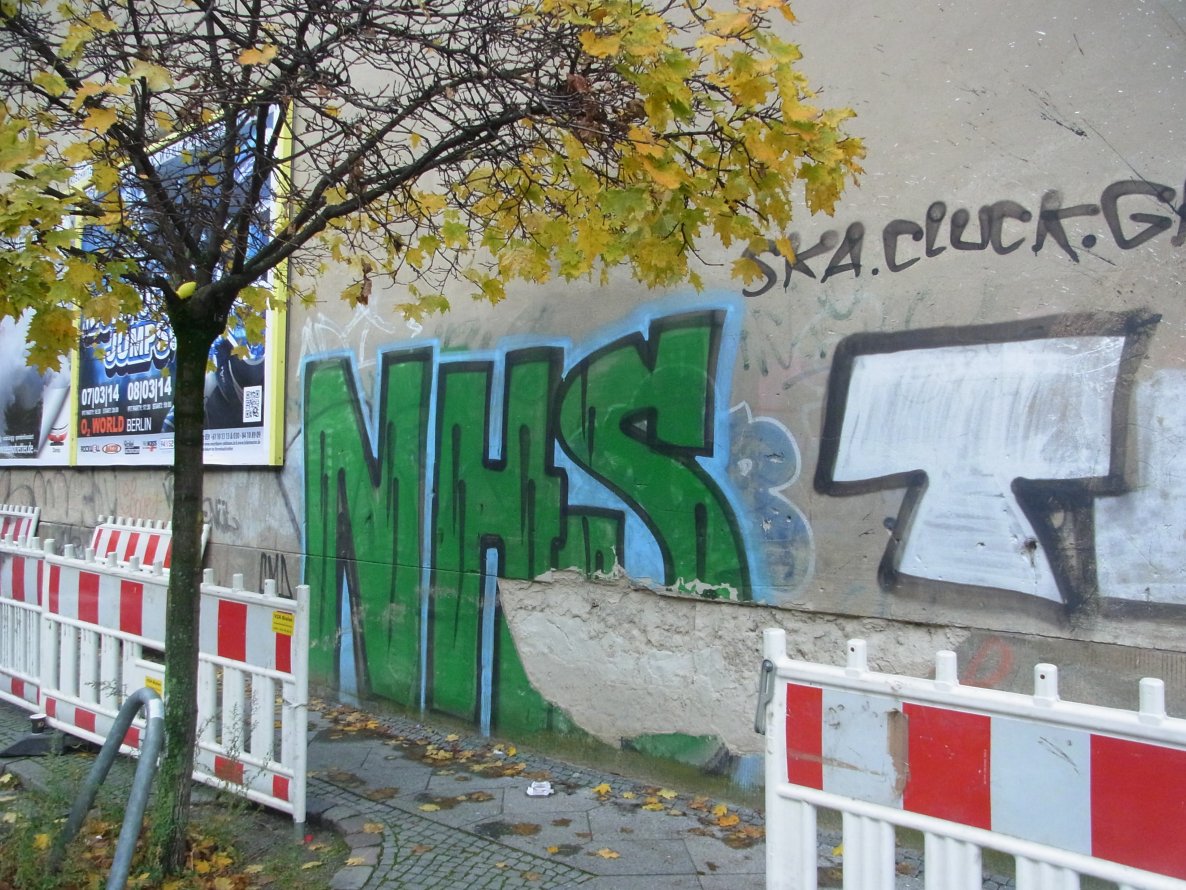 Graffiti Bombing - Photo by staubsauger - Nhs, Berlin