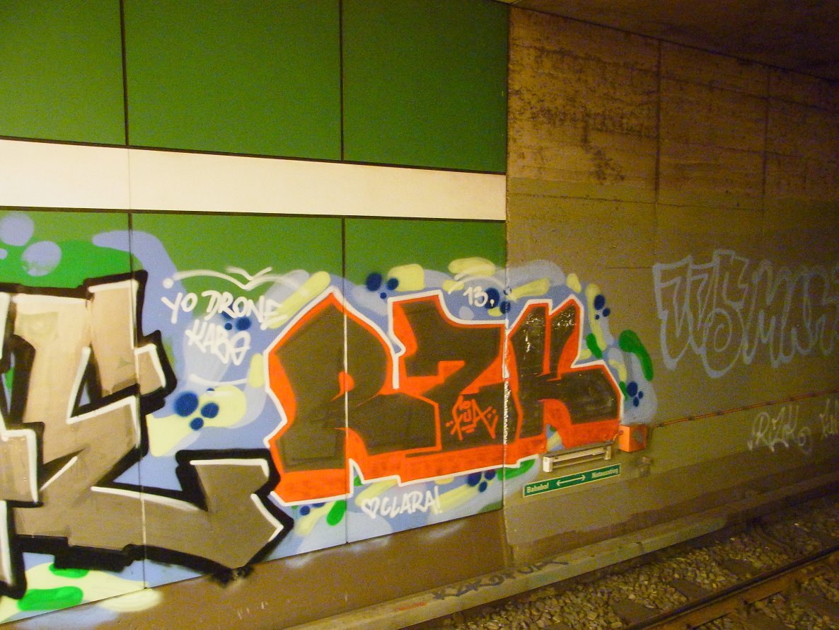 Graffiti Bombing - Photo by staubsauger - rzk, Berlin
