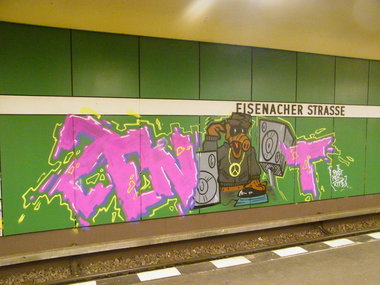 Graffiti Bombing - Photo by staubsauger - Zent, Berlin
