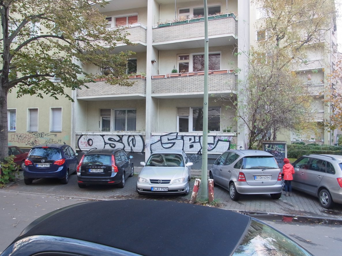 Graffiti Bombing - Photo by staubsauger - osw, sbc, berlin