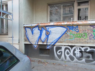 Graffiti Bombing - Photo by staubsauger - Vld, Berlin