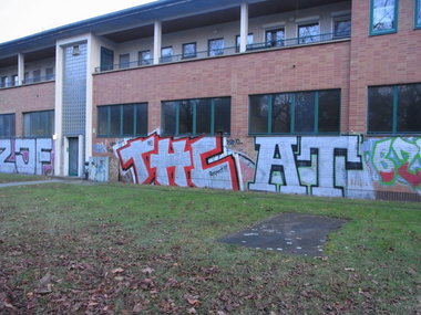 Graffiti Bombing - Photo by staubsauger - thc, at, Berlin