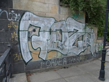 Graffiti Bombing - Photo by staubsauger - Roza, tls, Berlin