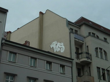 Graffiti Bombing - Photo by staubsauger - tls, Berlin