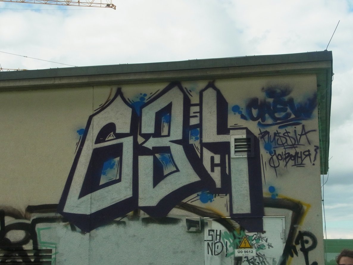 Graffiti Bombing - Photo by staubsauger - 634, berlin