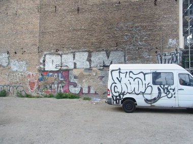 Graffiti Bombing - Photo by staubsauger - dkm, Berlin