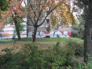 Graffiti Bombing - Photo by staubsauger - Run, Berlin