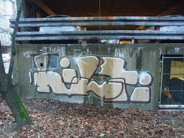 Graffiti Bombing - Photo by staubsauger - Hilti, berlin