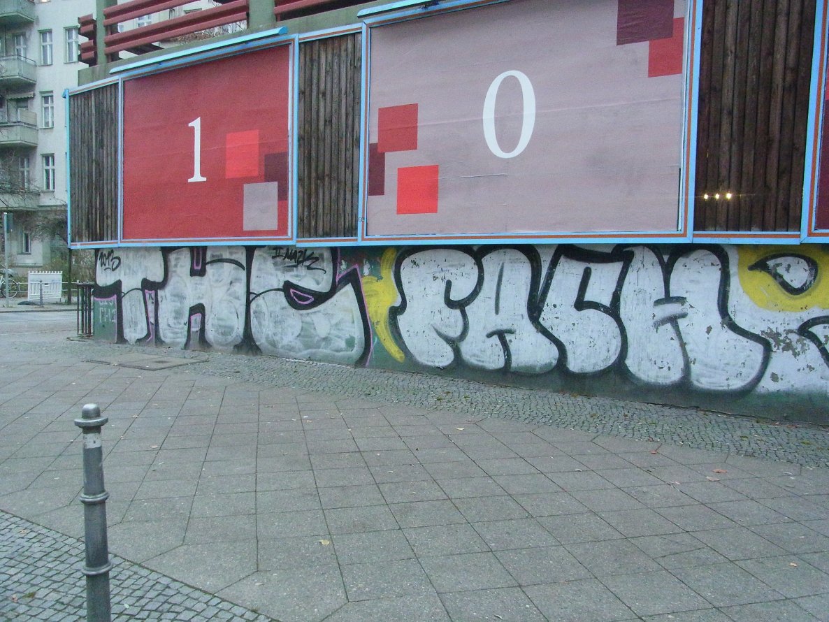 Graffiti Bombing - Photo by staubsauger - thc, fach, Berlin