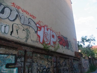 Graffiti Bombing - Photo by staubsauger - 1up, oneup, Berlin
