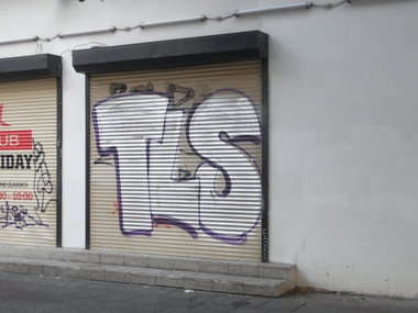 Graffiti Bombing - Photo by staubsauger - tls