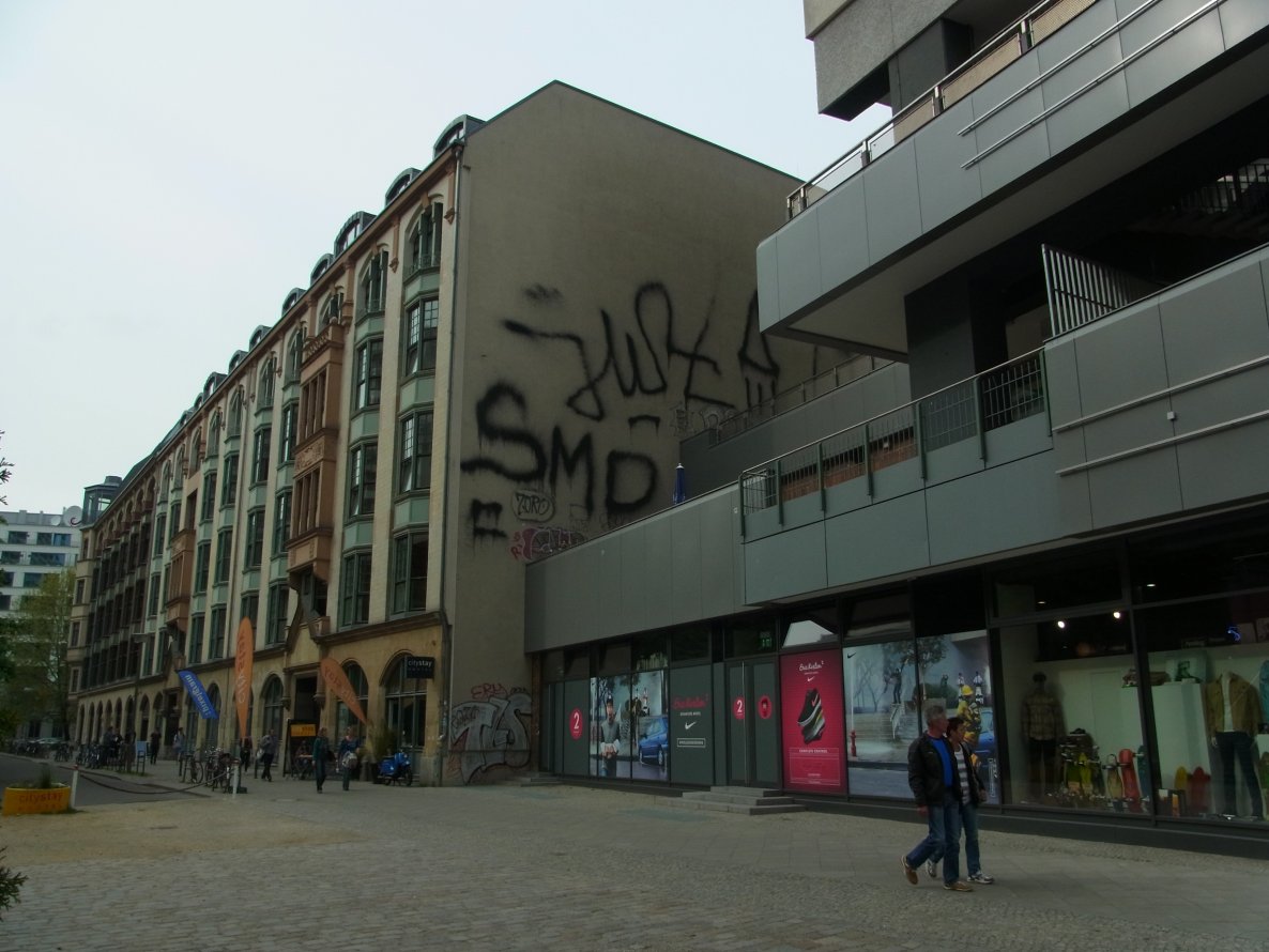 Graffiti Bombing - Photo by staubsauger - Just, smd, tls