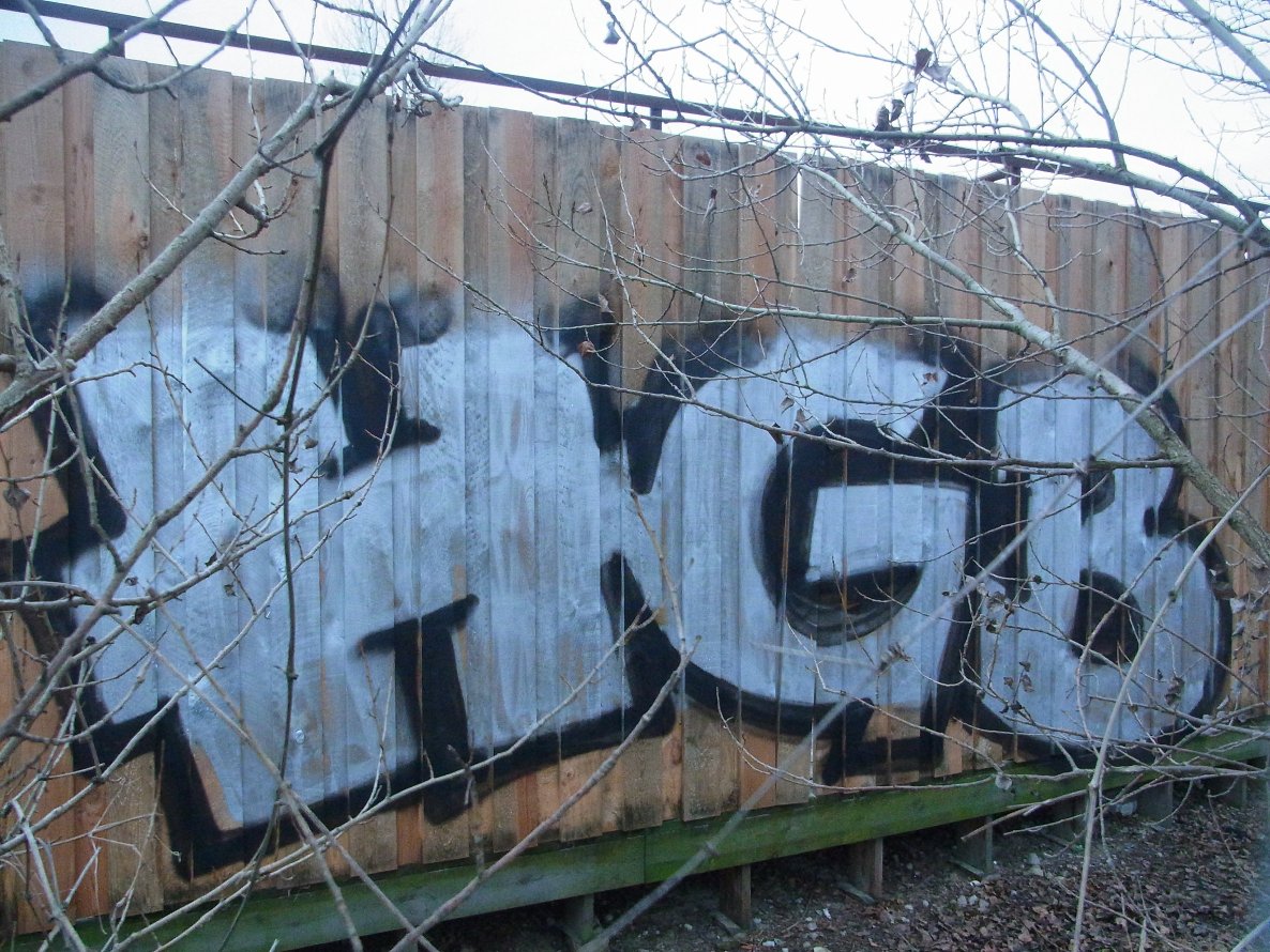 Graffiti Bombing - Photo by staubsauger - hgb, berlin