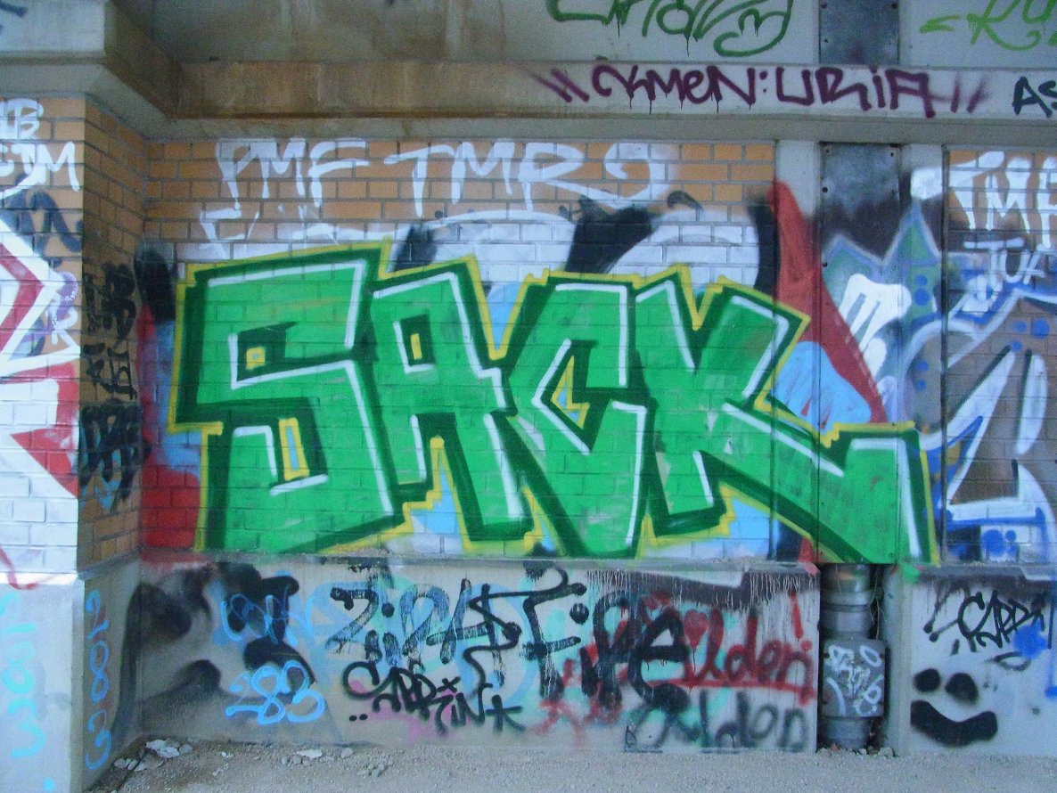 Graffiti Bombing - Photo by staubsauger - sack, berlin