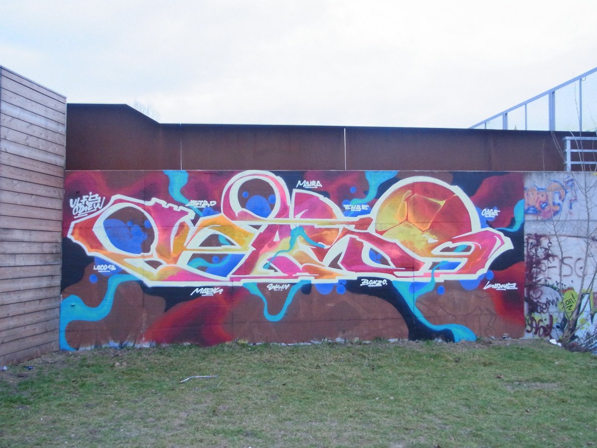 Graffiti Bombing - Photo by staubsauger - ulf's, oase, astro