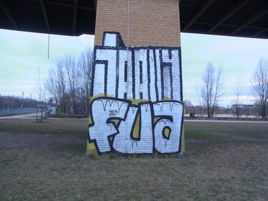 Graffiti Bombing - Photo by staubsauger - fua, berlin