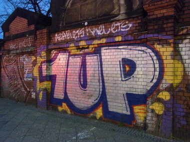 Graffiti Bombing - Photo by staubsauger - 1up, oneup, berlin