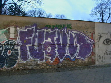 Graffiti Bombing - Photo by staubsauger - fua, vld, berlin