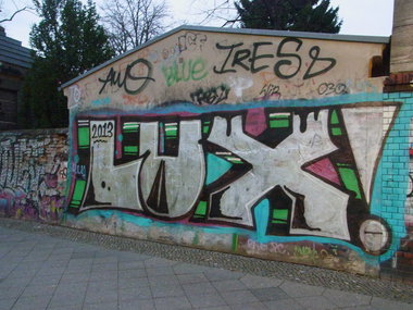 Graffiti Bombing - Photo by staubsauger - lux, berlin