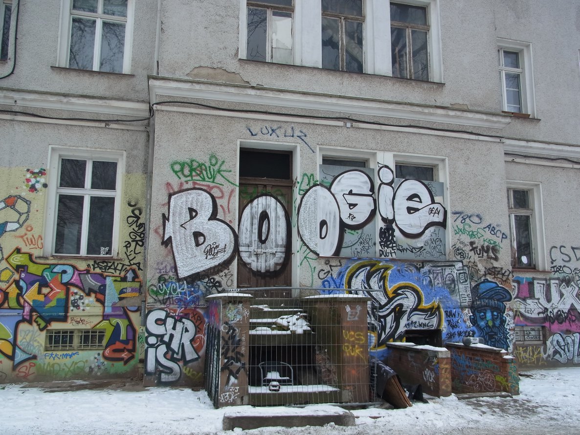 Graffiti Bombing - Photo by staubsauger - Boogie, berlin
